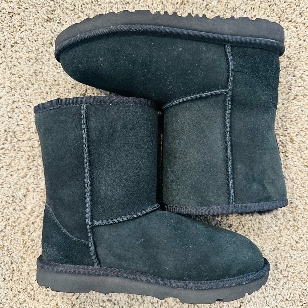 Uggs-Brand New. Size 2 Kids.